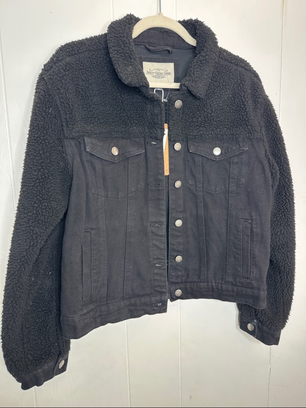 Black Sherpa-Trim Denim Jacket with Cozy Collar - Picture 3 of 8